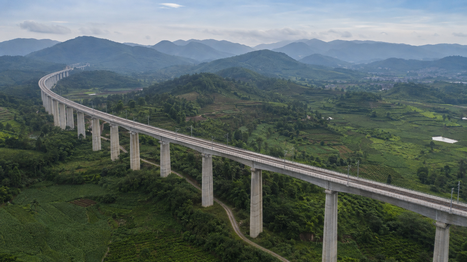 交通与物流合作主题示意图 / Illustrative transport infrastructure